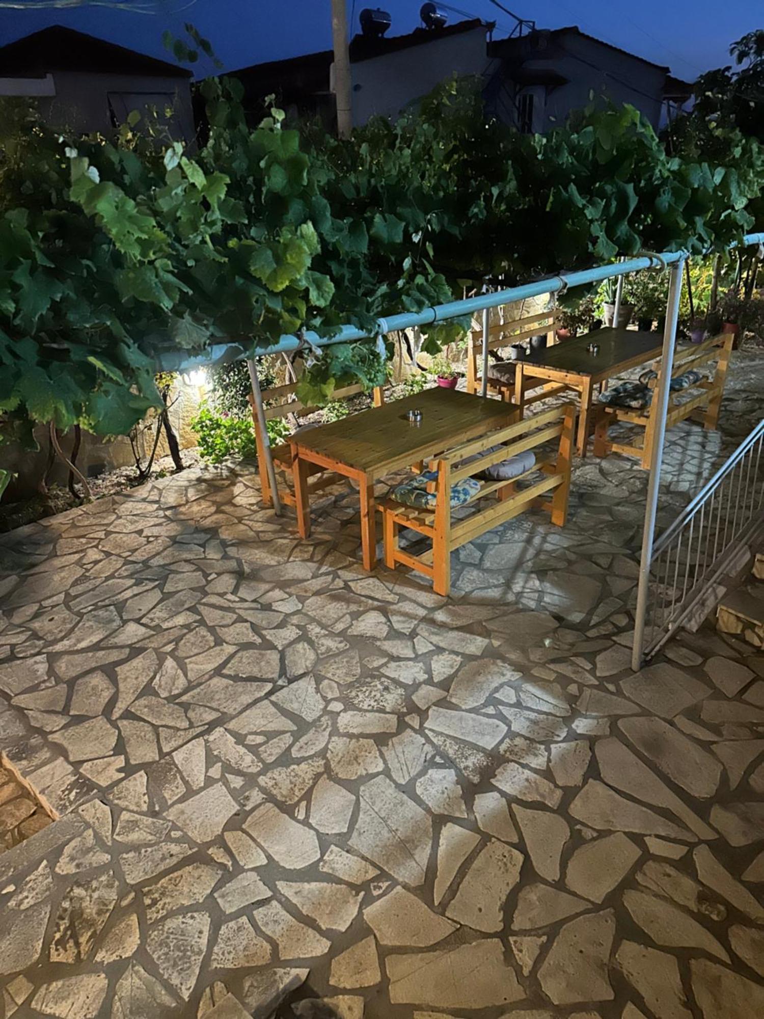 Vila Rapo Himare Buitenkant foto