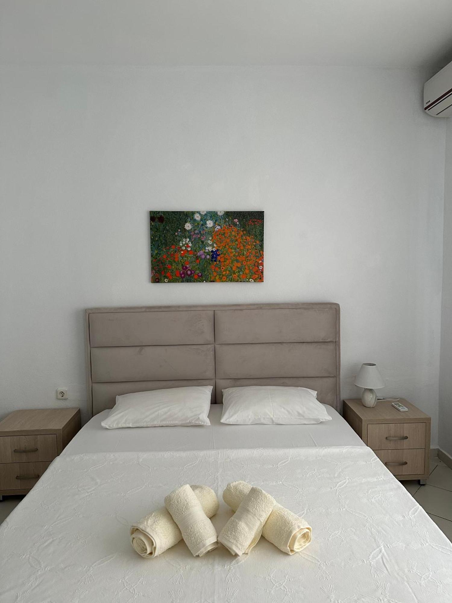 Vila Rapo Himare Buitenkant foto