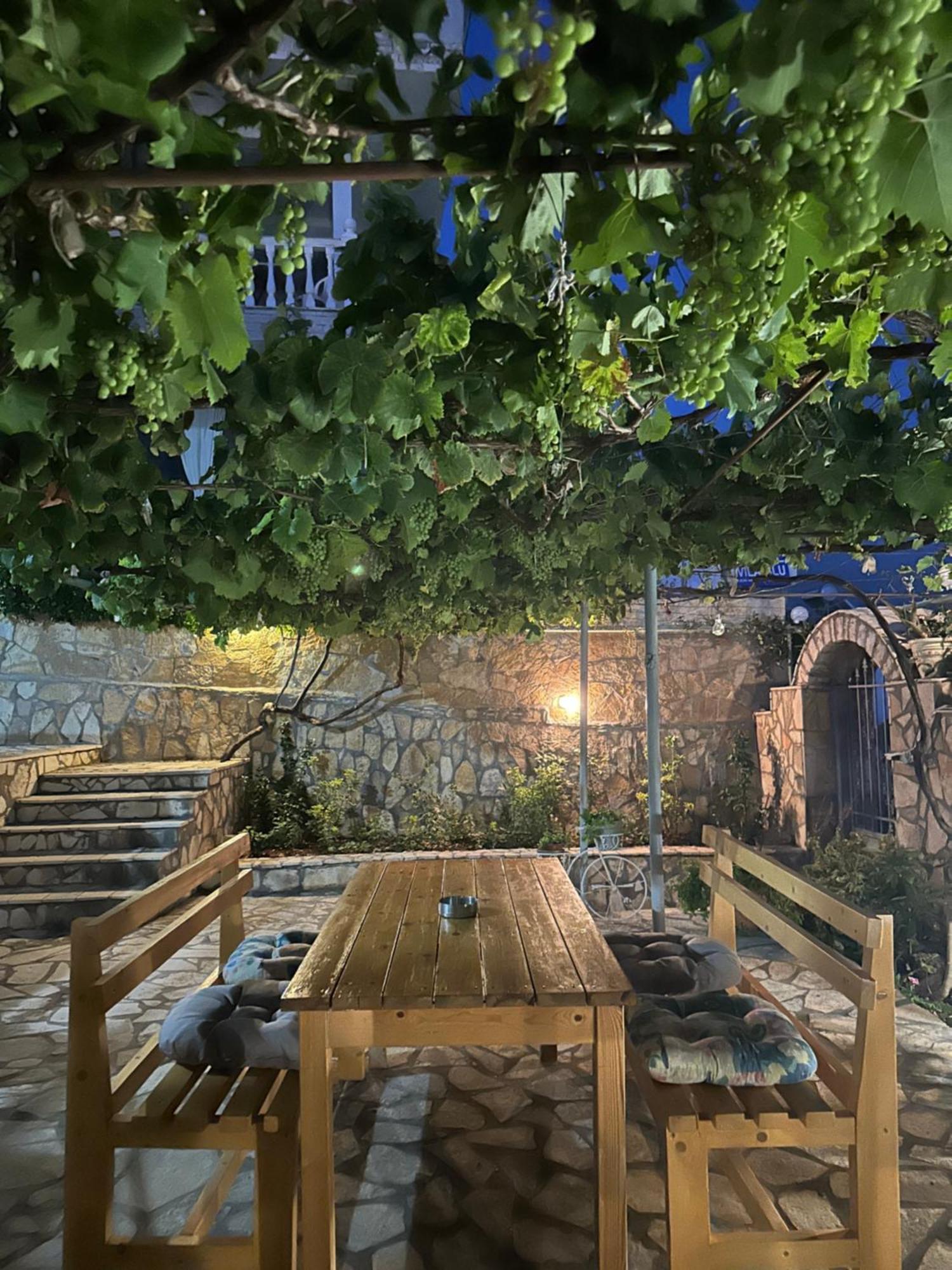 Vila Rapo Himare Buitenkant foto
