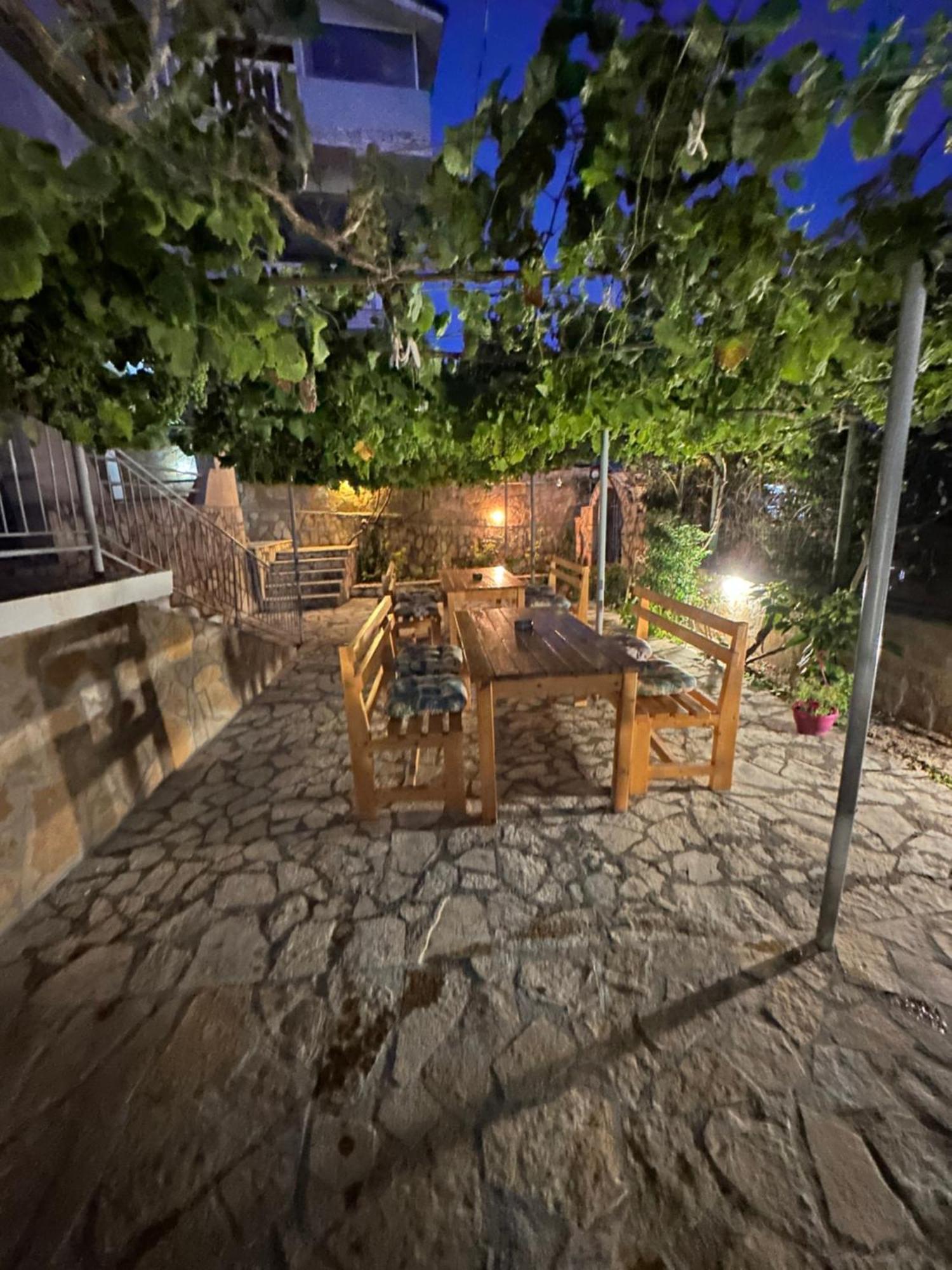 Vila Rapo Himare Buitenkant foto